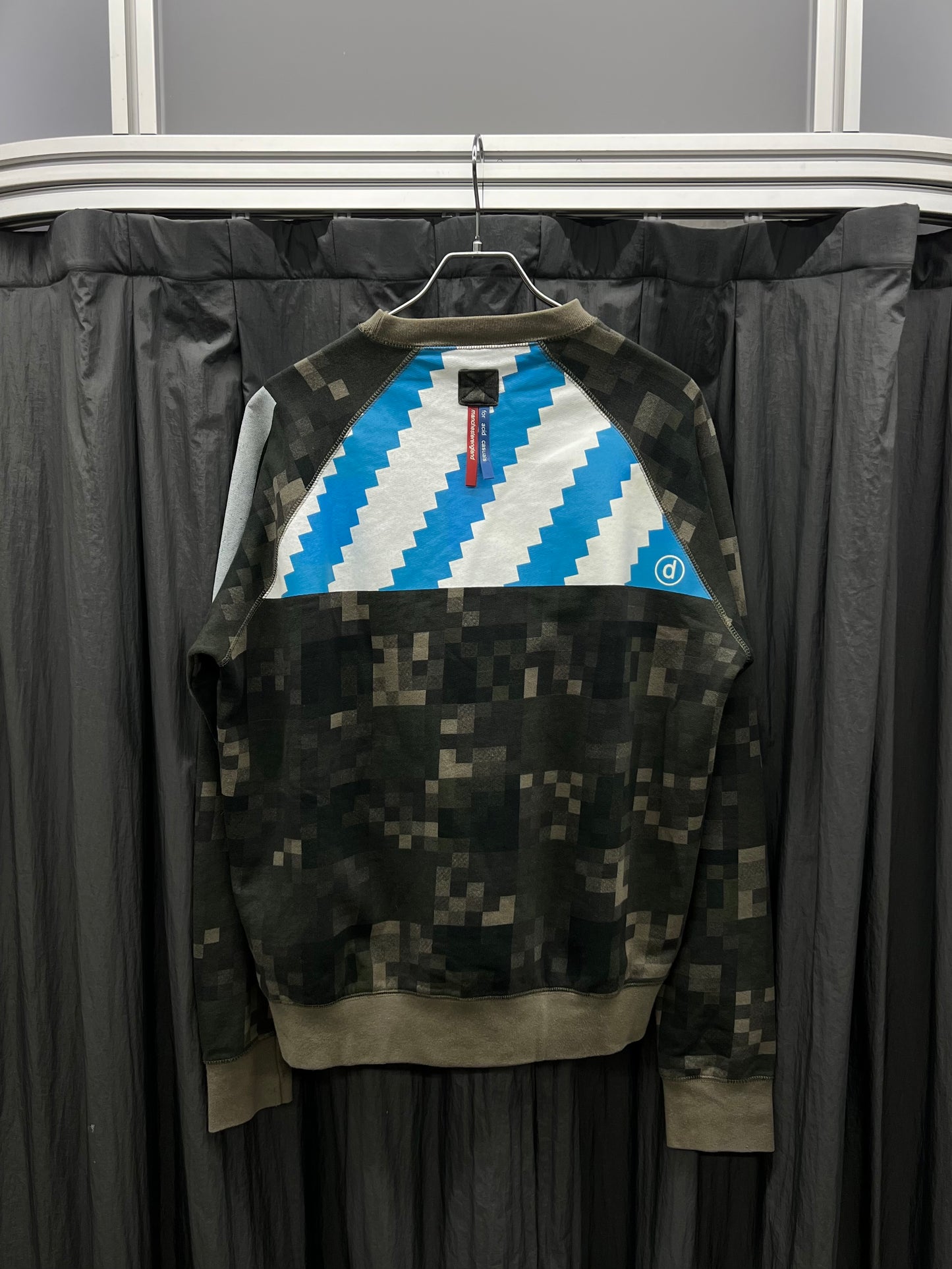 Raglan camouflage sweatshirts