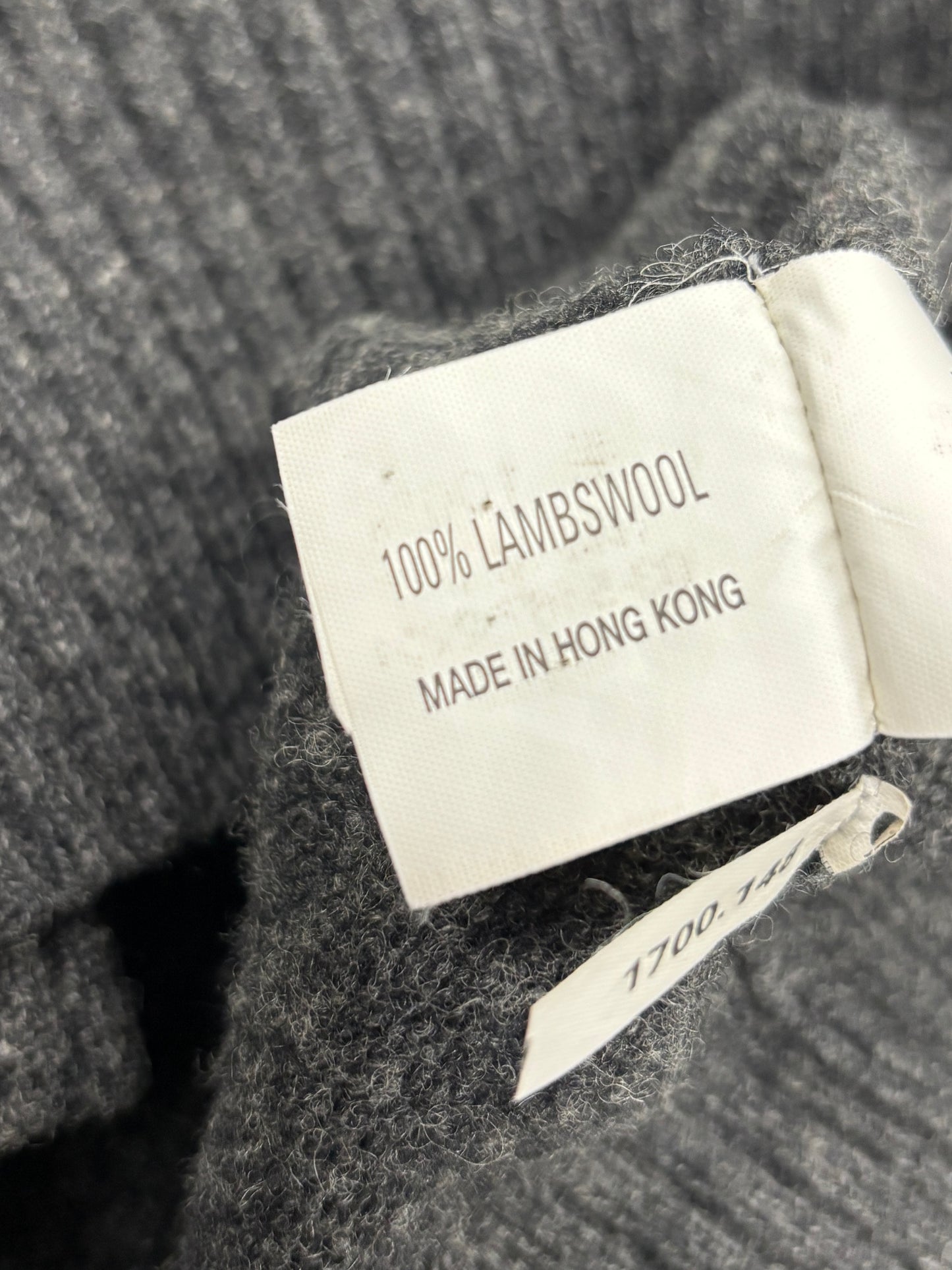 Short-length lamb wool knit