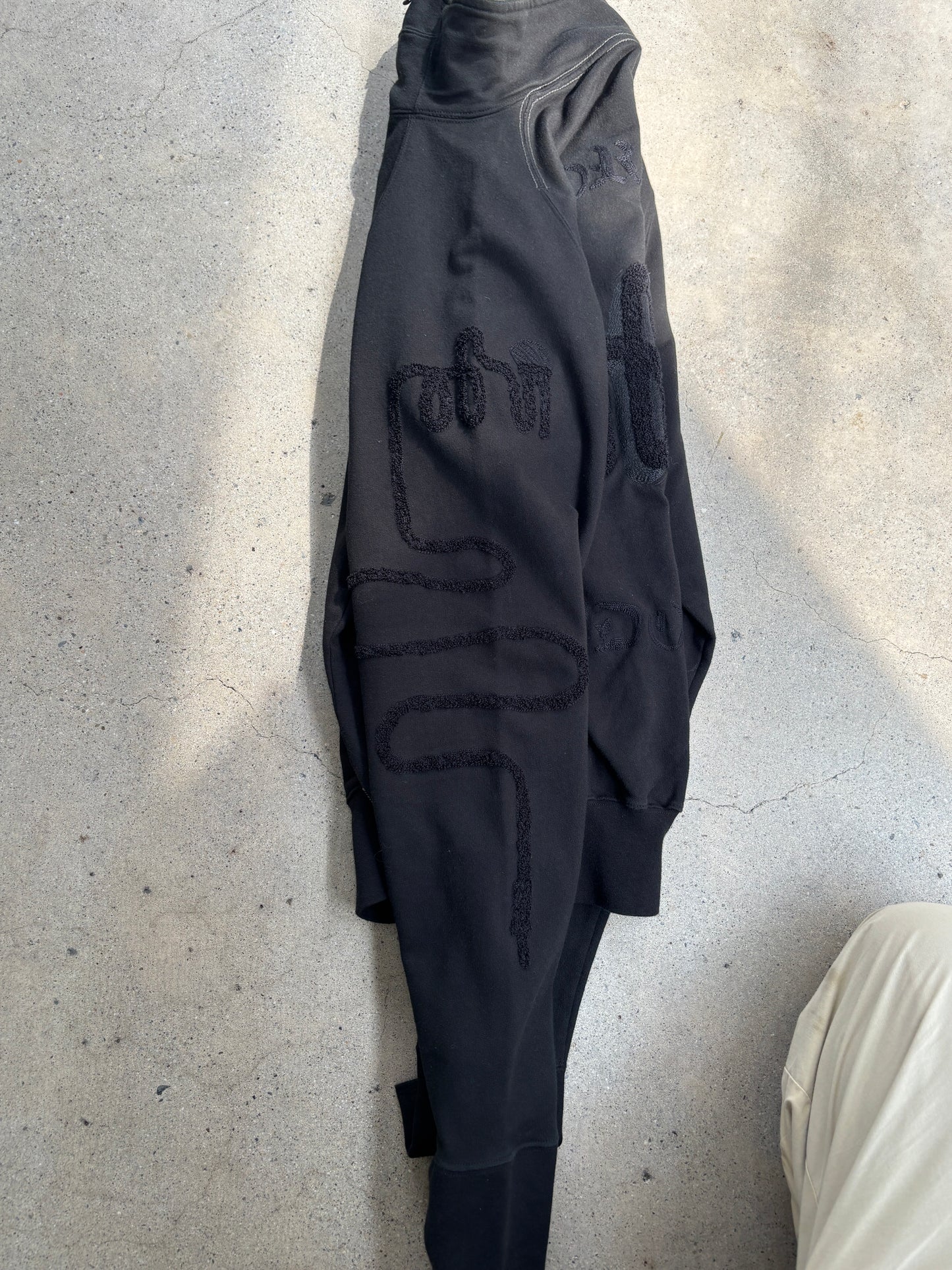 Shifted zip-up embroidered sweat