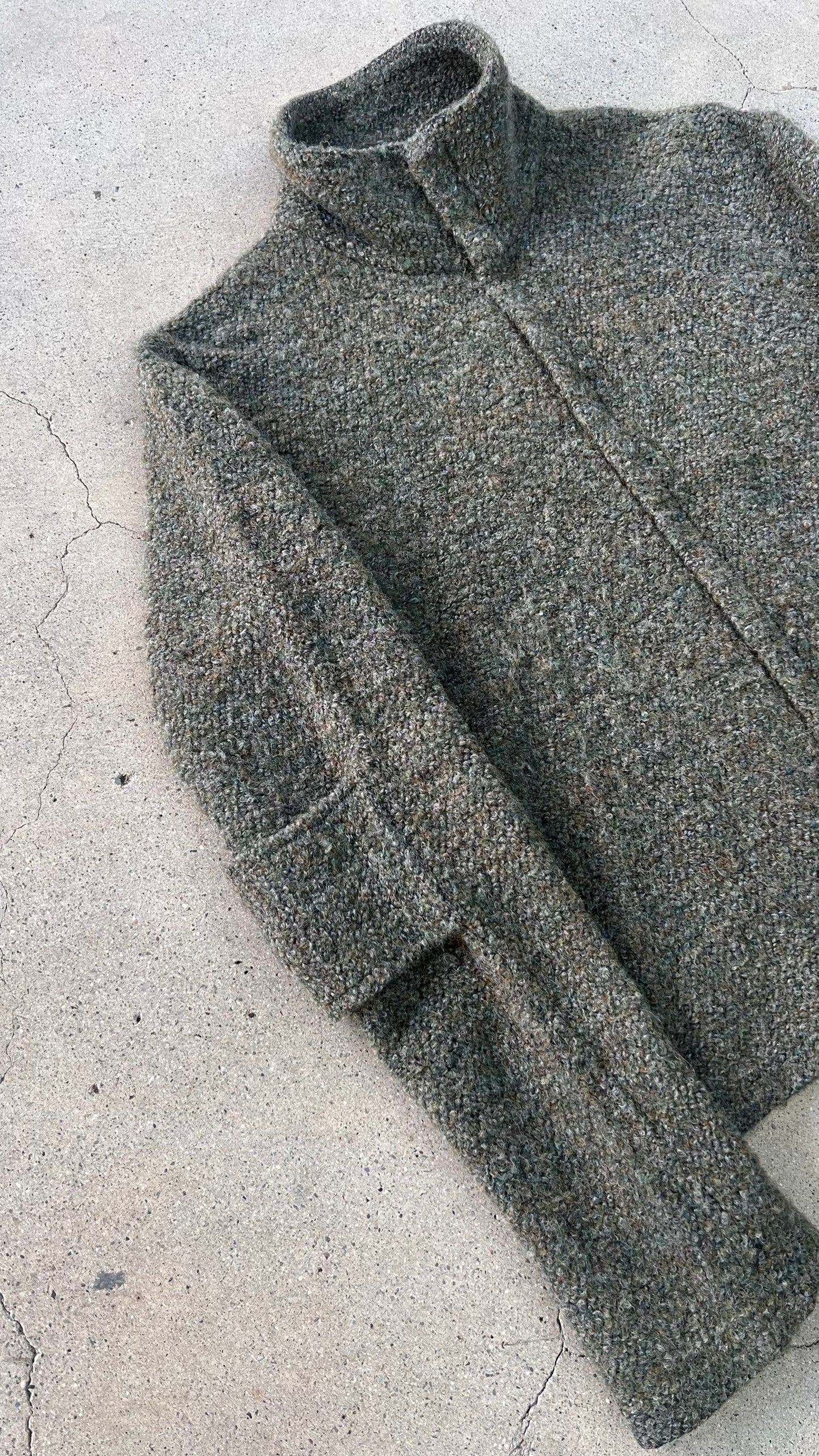Late1990s-Early2000s elbow designed zip-up jumper