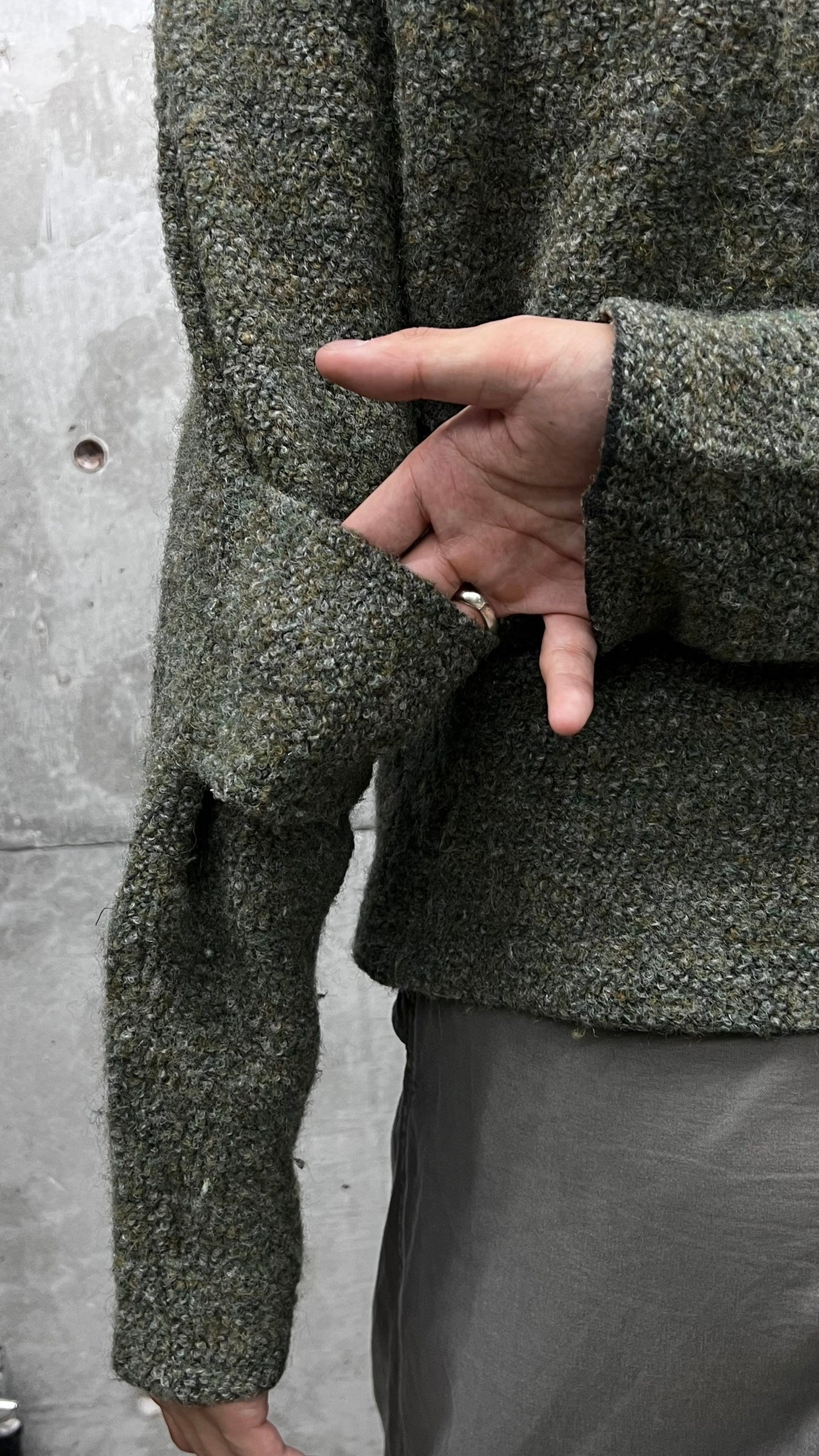 Late1990s-Early2000s elbow designed zip-up jumper
