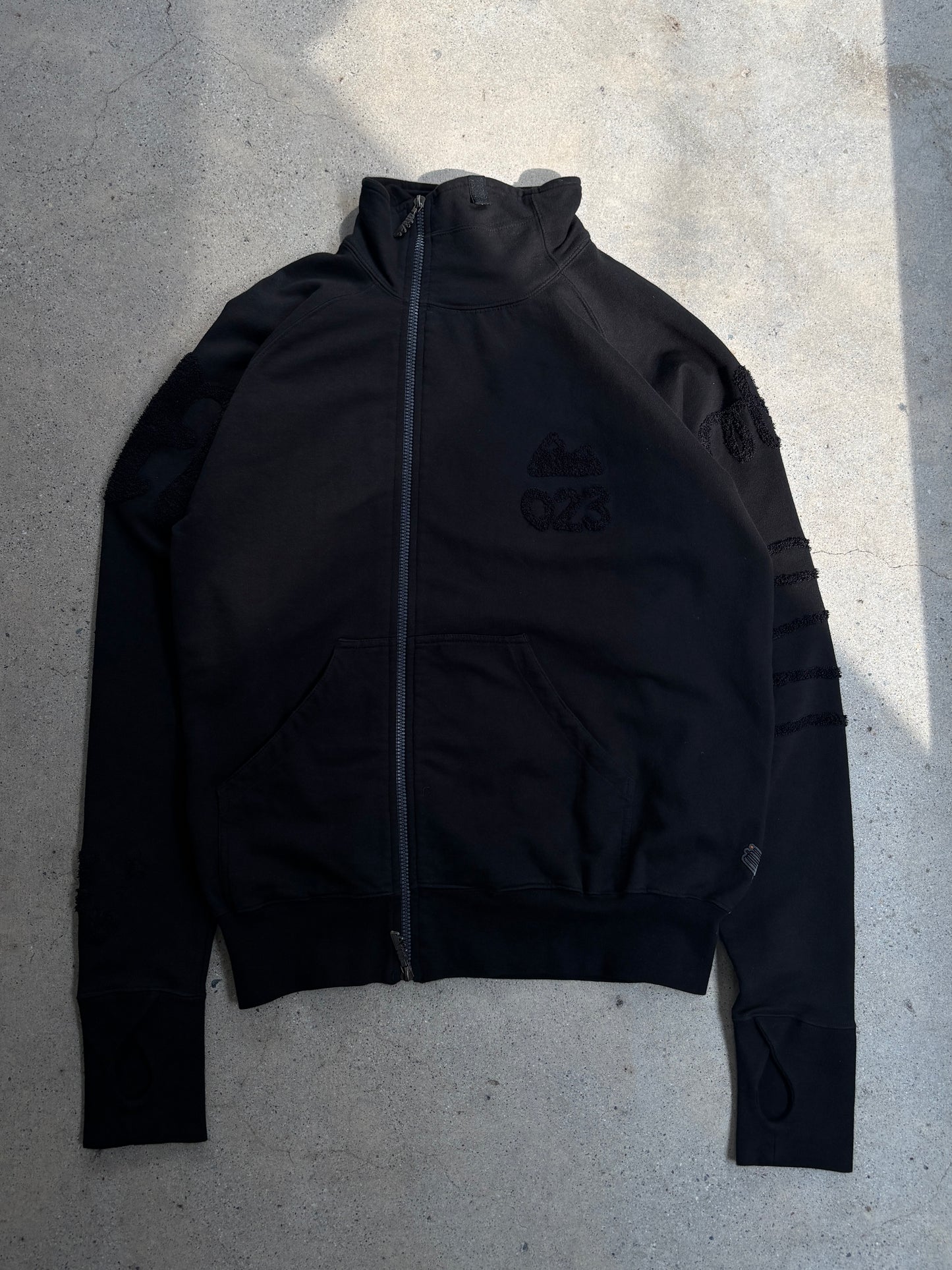 Shifted zip-up embroidered sweat