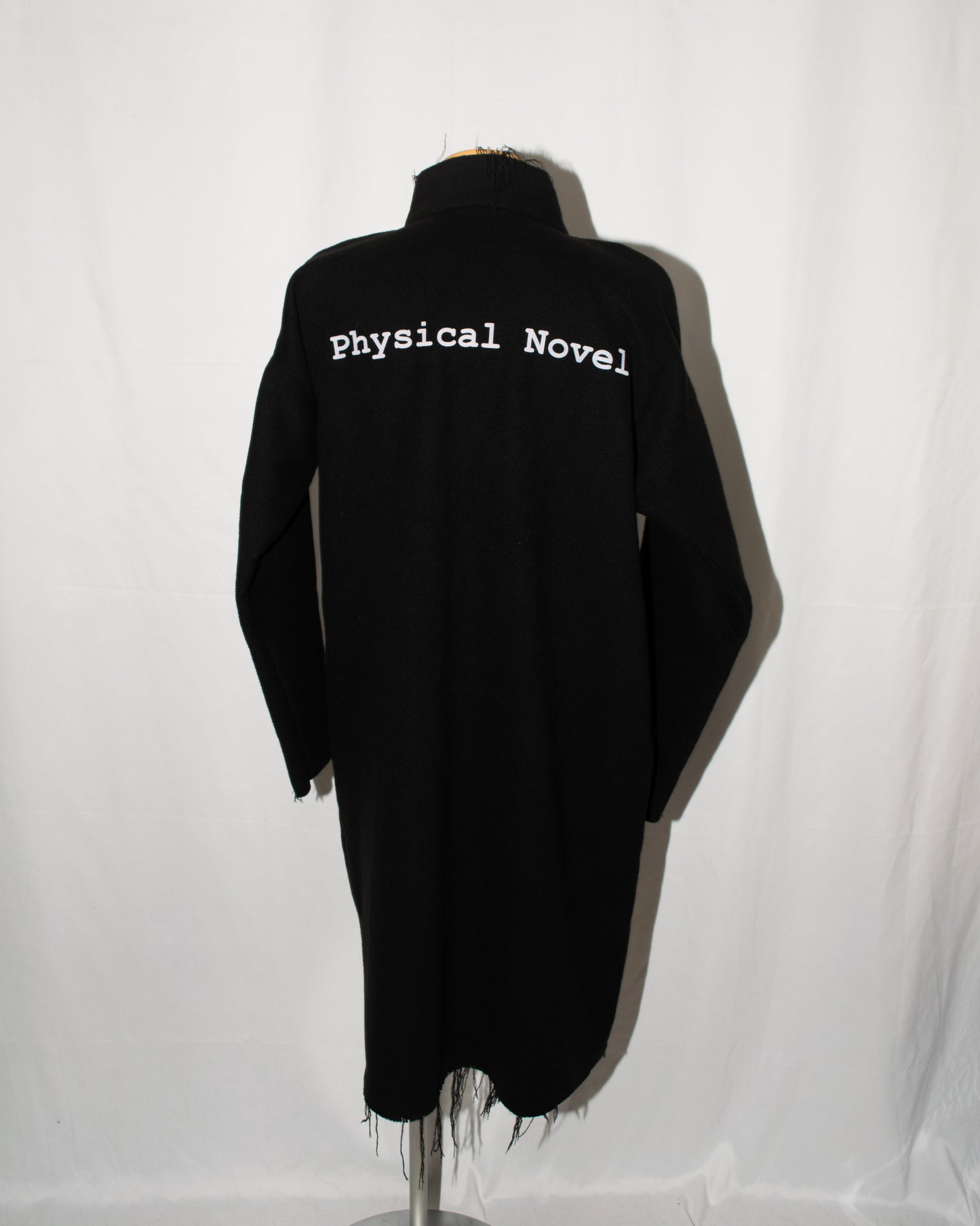 "Physical Novel" Logo printed cut-off long coat