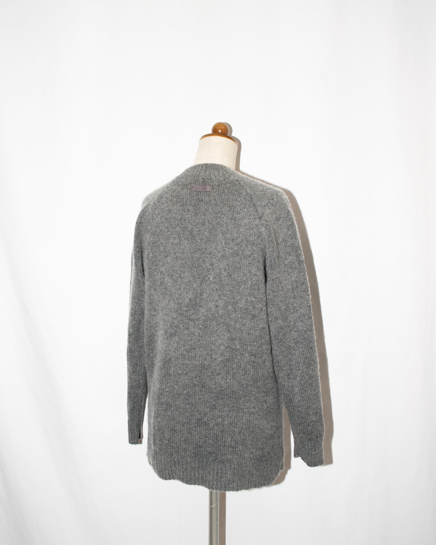 Lamb-wool×cashmere V-neck knit