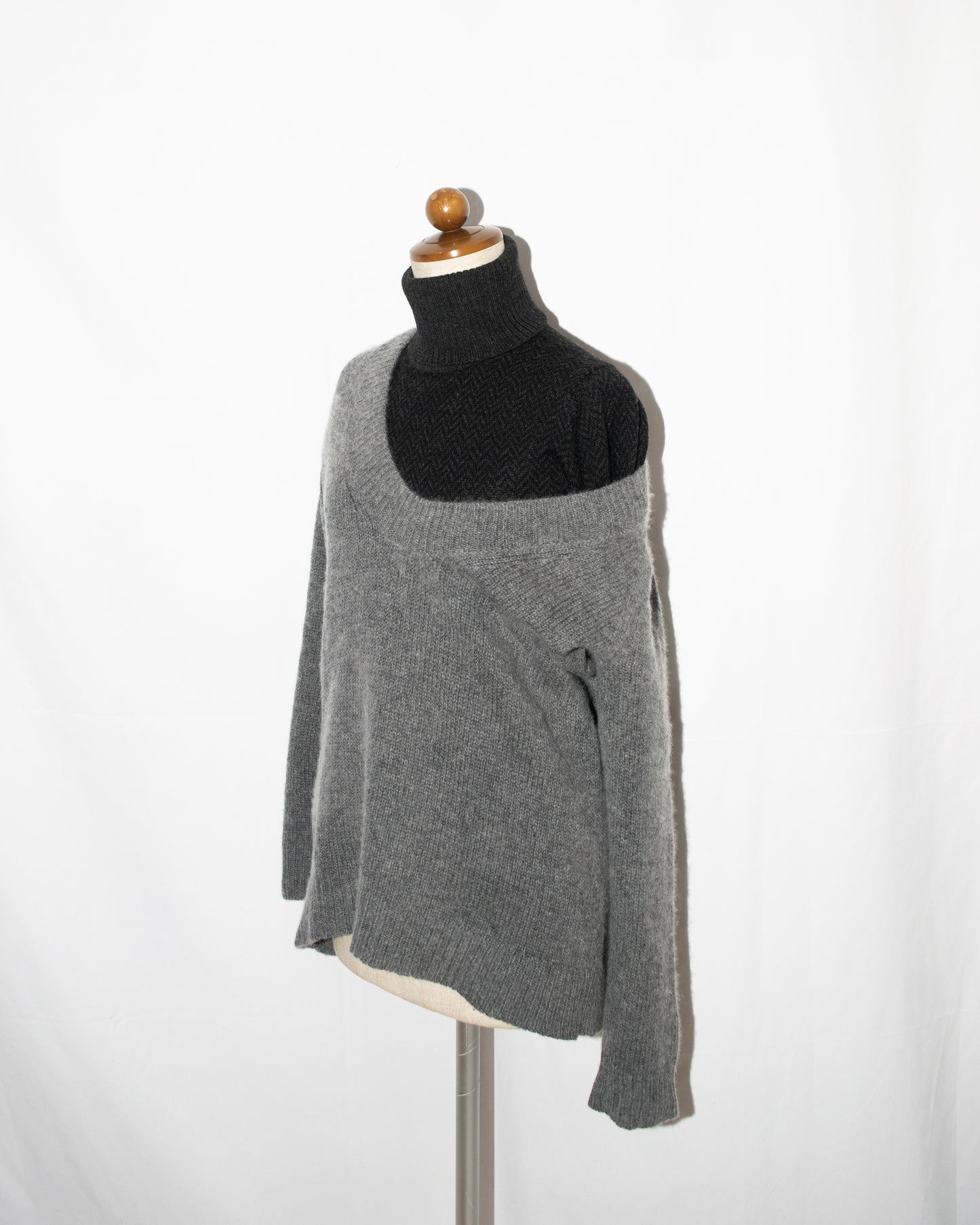 Lamb-wool×cashmere V-neck knit