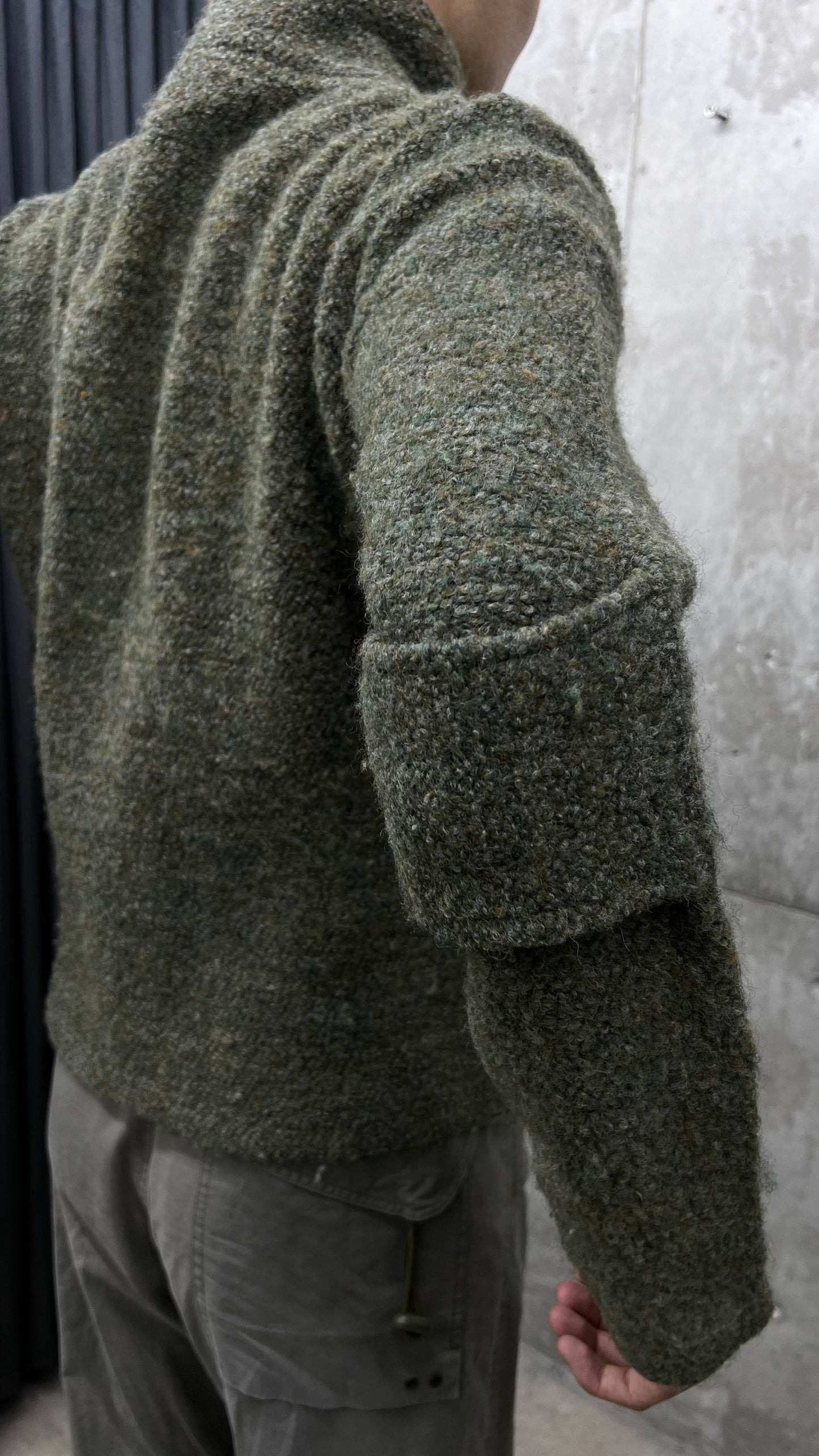 Late1990s-Early2000s elbow designed zip-up jumper